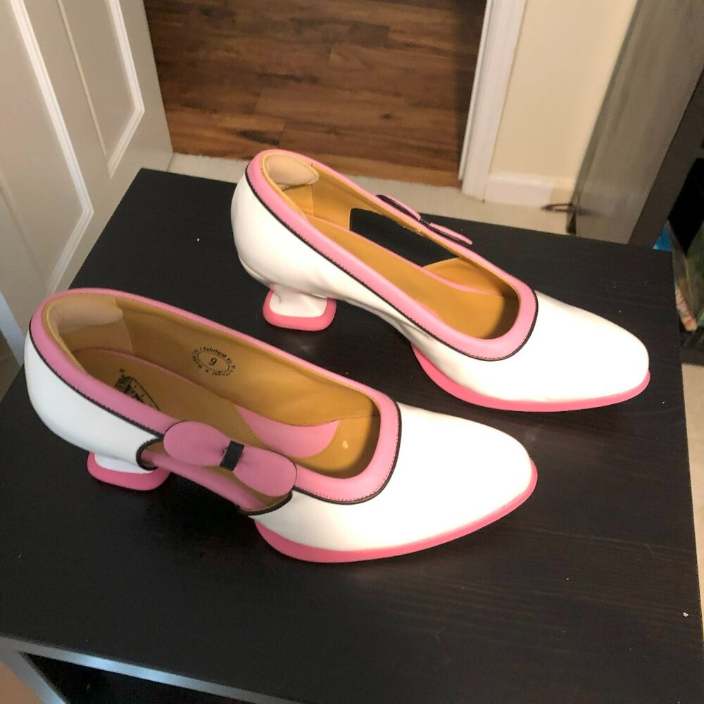 John Fluevog Sole Talk: Anodea size US 9 Excellent w small scuff on right heel.